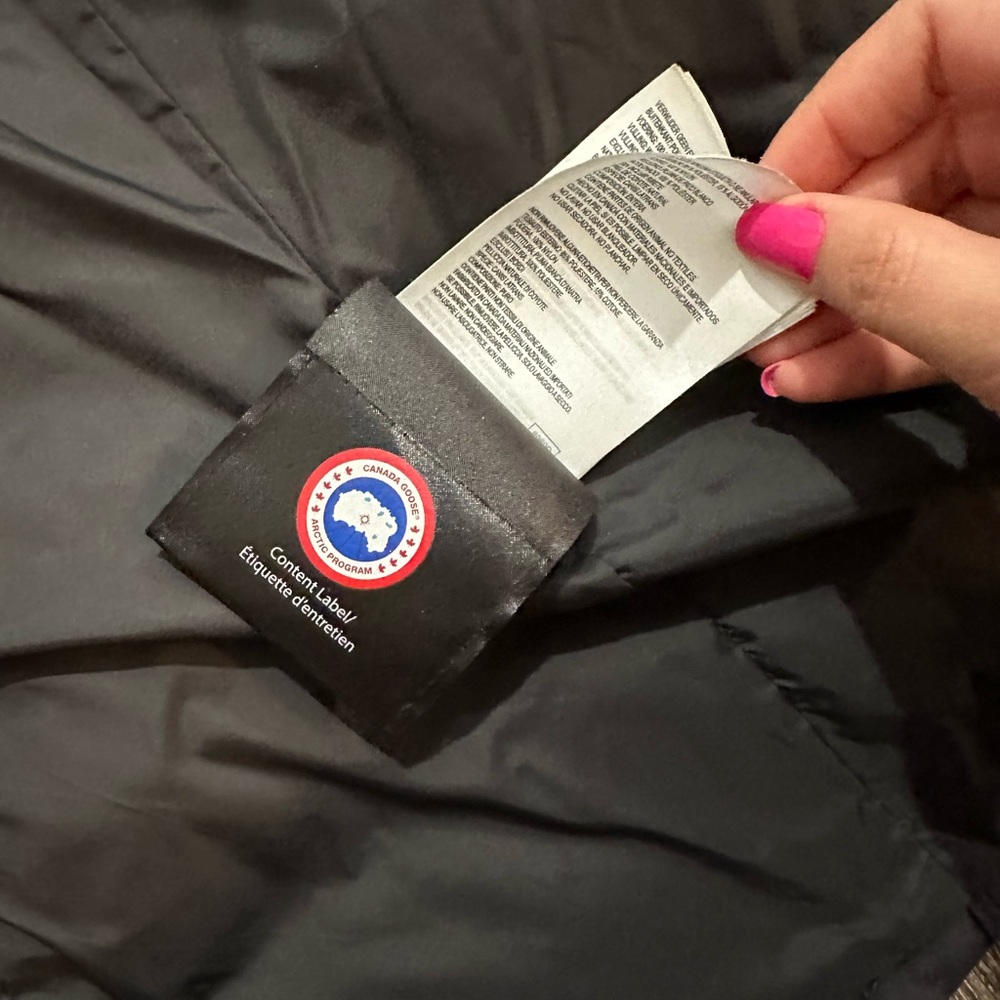 Canada goose navy colour in a great condition - Picture 6 of 16